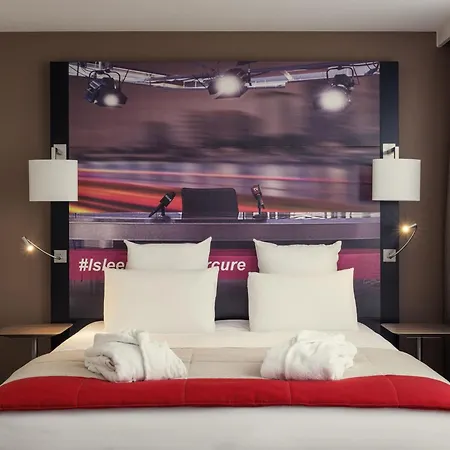 Mercure Paris 4*