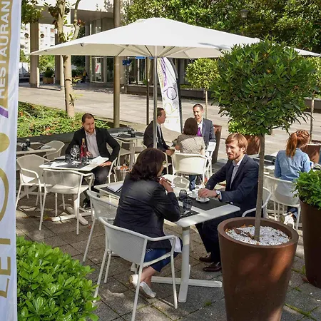 Mercure Paris מלון